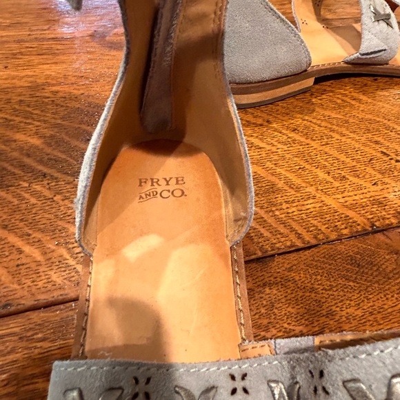 Frye and Co Size 9.5 gray ankle sandals Soles look brand new - Picture 2 of 6
